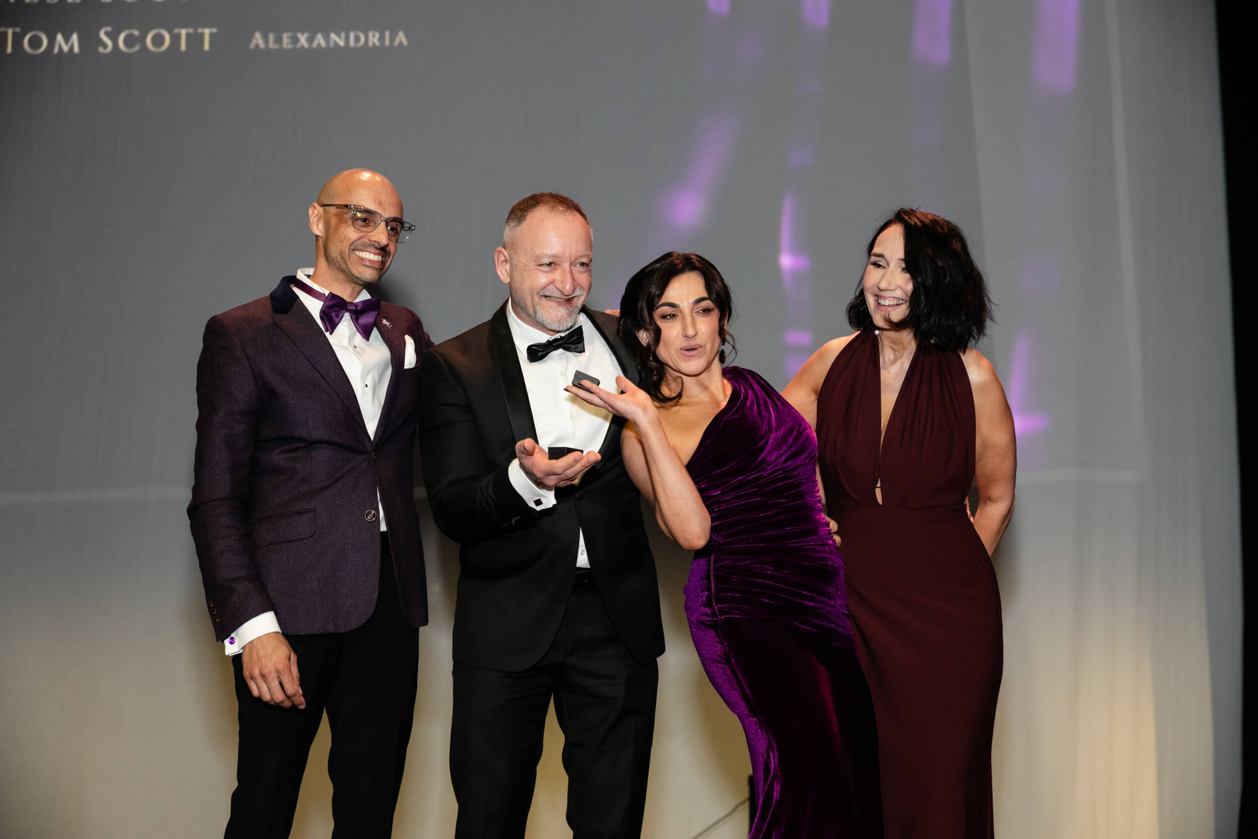 KEYSHOTS-Snooze-GALA-02Sep26-029 Men and women posing with award